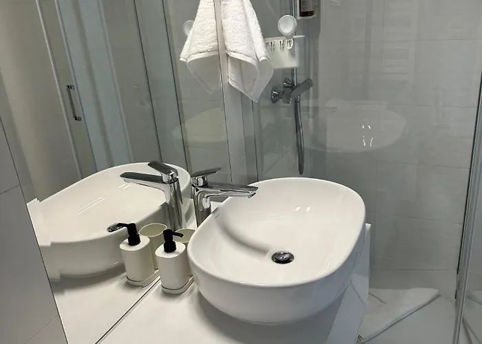 Wave & 8th Floor Sea View Sunny Haven Apartment