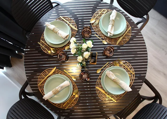 Wave & 8th Floor Sea View Sunny Haven Apartment